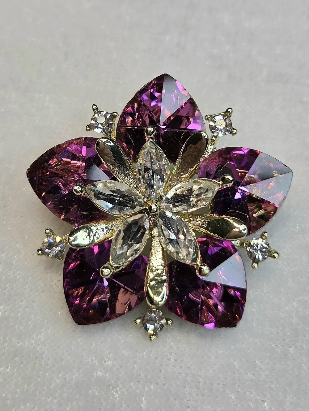 New Vintage-style Purple Gold-tone Floral Brooch / Pendant